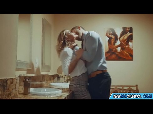 ❤️ Quandu una bionda tettona ti seduce in un bagnu publicu Video anale à noi % co.oblogcki.ru%